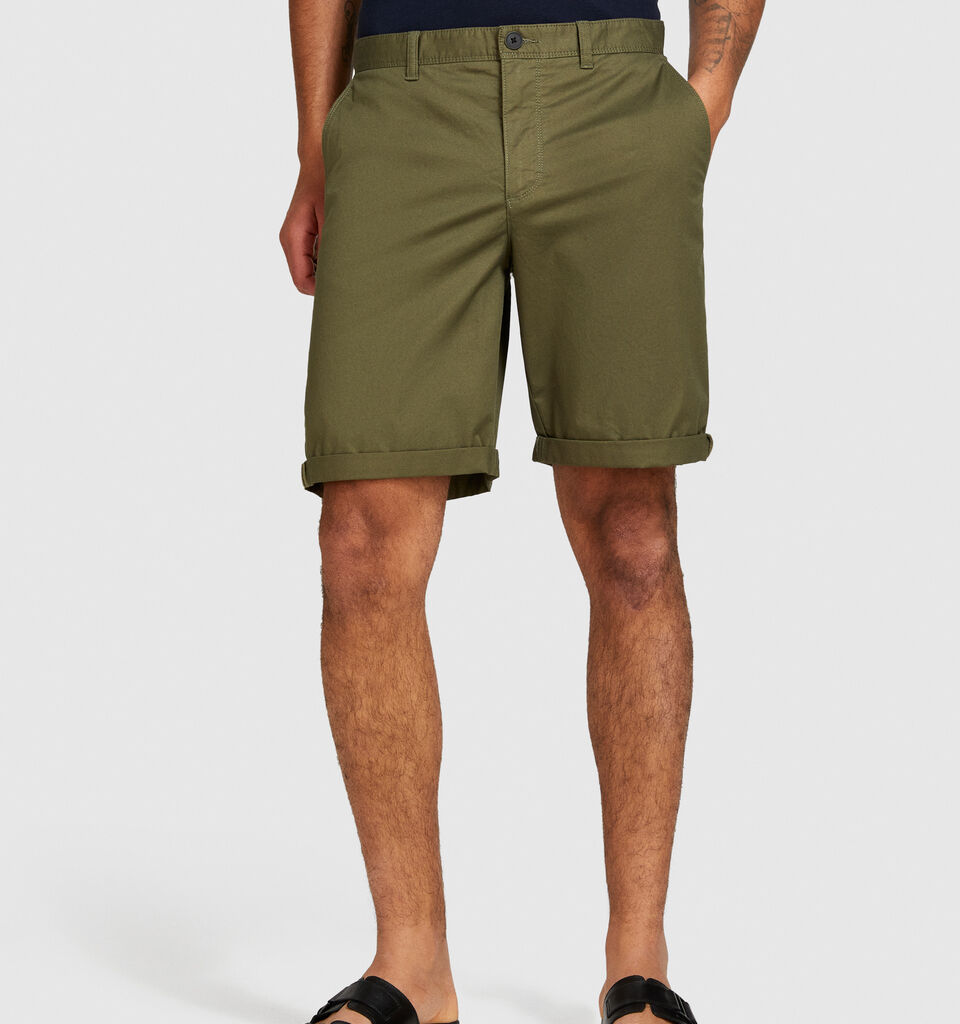 Slim fit bermudas - men's slim fit trousers - Military Green | Sisley image number 4